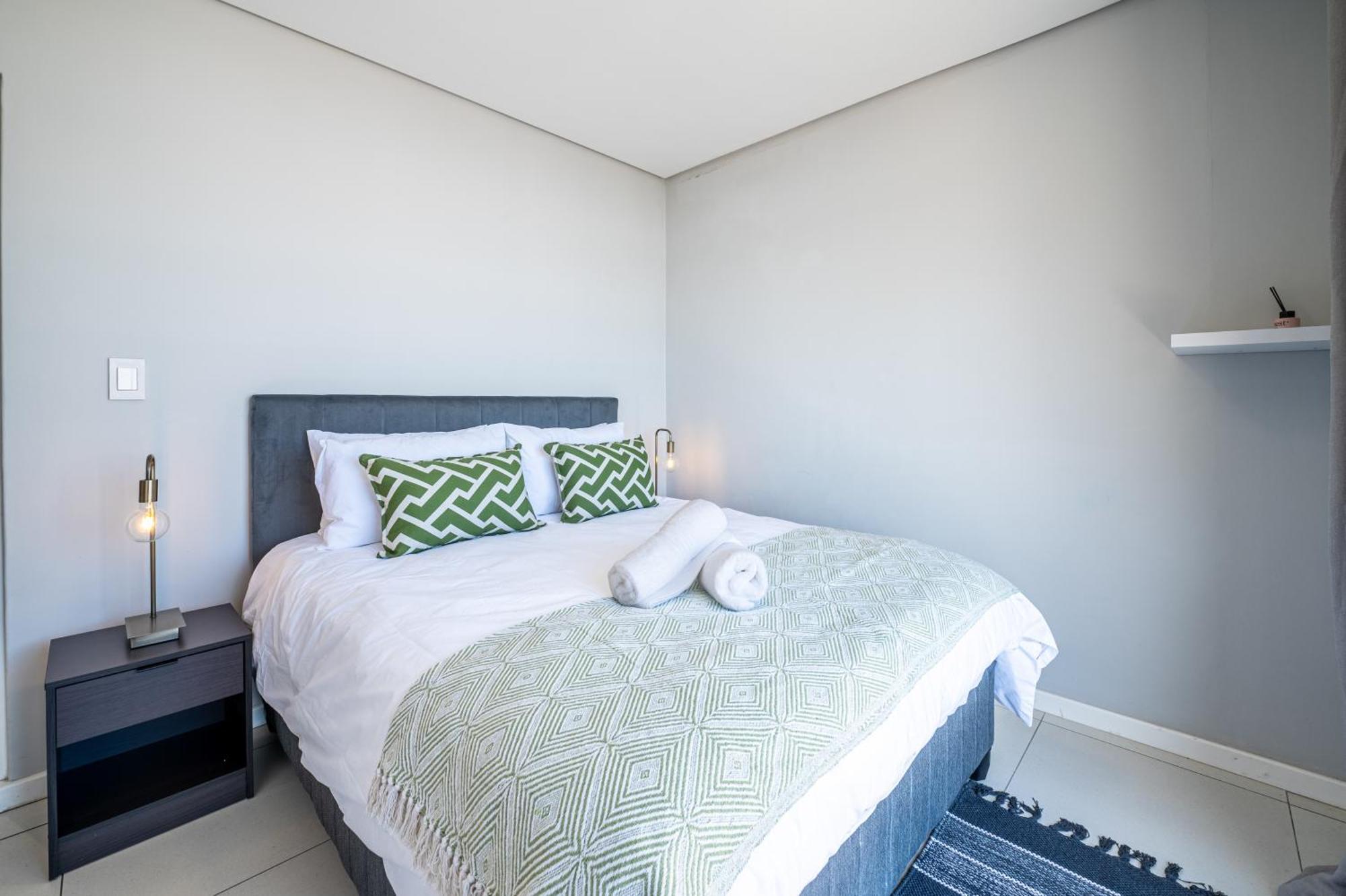Floor Beachfront W Views, Blouberg, 51 Break * Cape Town