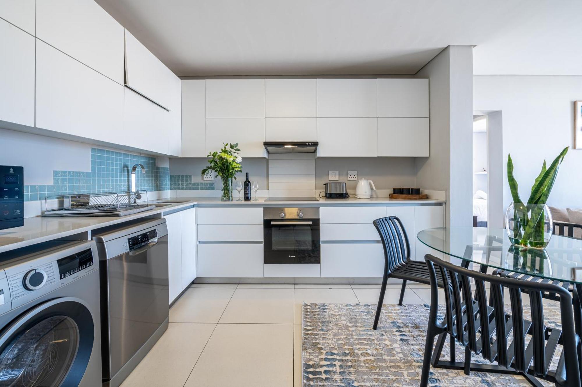 Floor Beachfront W Views, Blouberg, 51 Break Apartment Cape Town