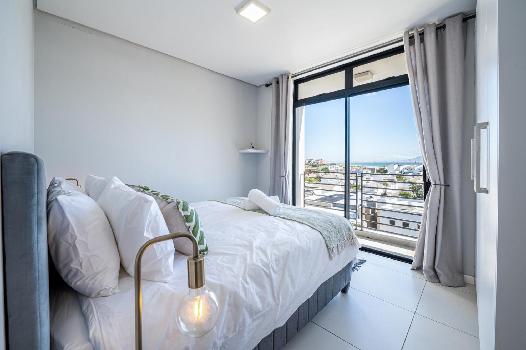 Apartment Floor Beachfront W Views, Blouberg, 51 Break Cape Town
